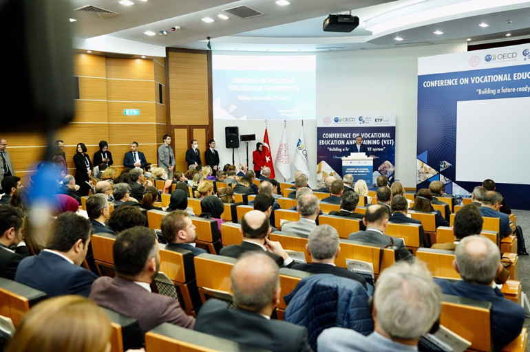 Bakan Özer: Türkiye mesleki eğitimi güçlendirmek için çalışıyor