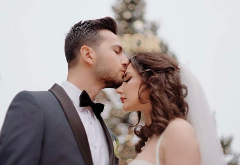 Kızını evlendirdi... Ünlü türkücü kayınvalide oldu