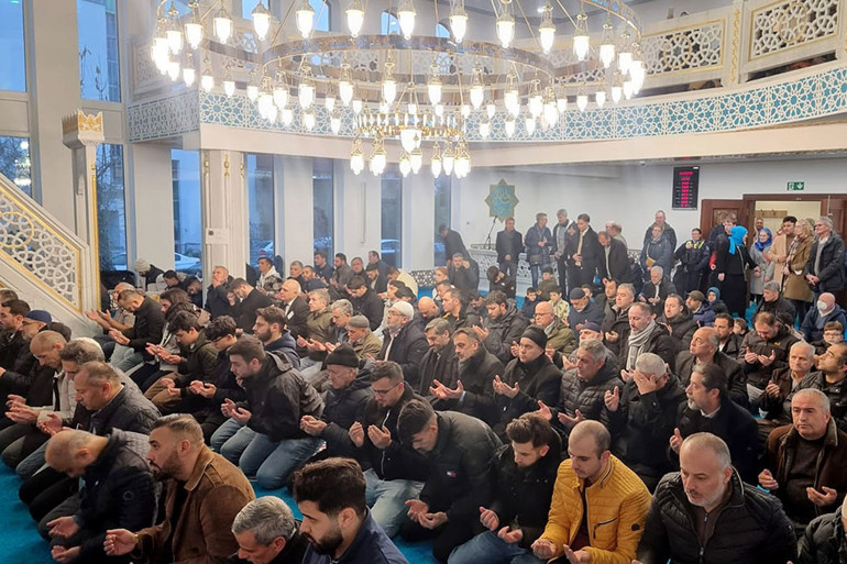 Yeni Cami ibadete açıldı
