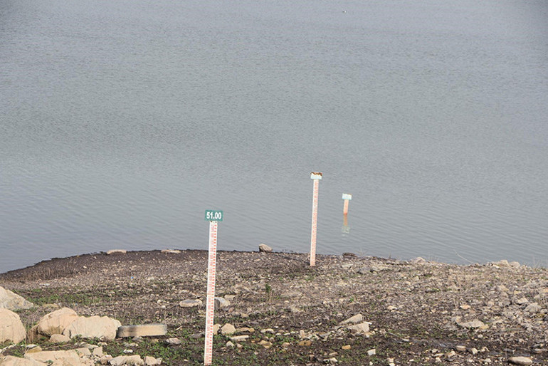 Bodrum barajları alarm veriyor Su seviyesi düşünce eski İzmir kara yolu gün yüzüne çıktı