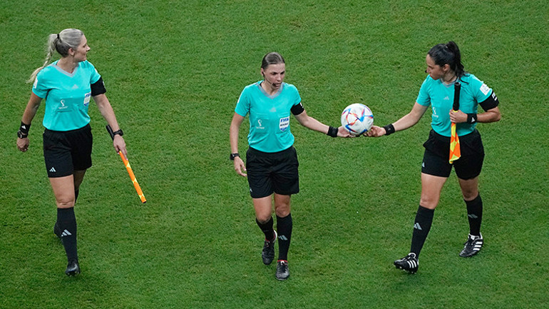 En zor maç ona denk geldi Dünya Kupası yöneten ilk kadın Stéphanie Frappartın hikayesi...