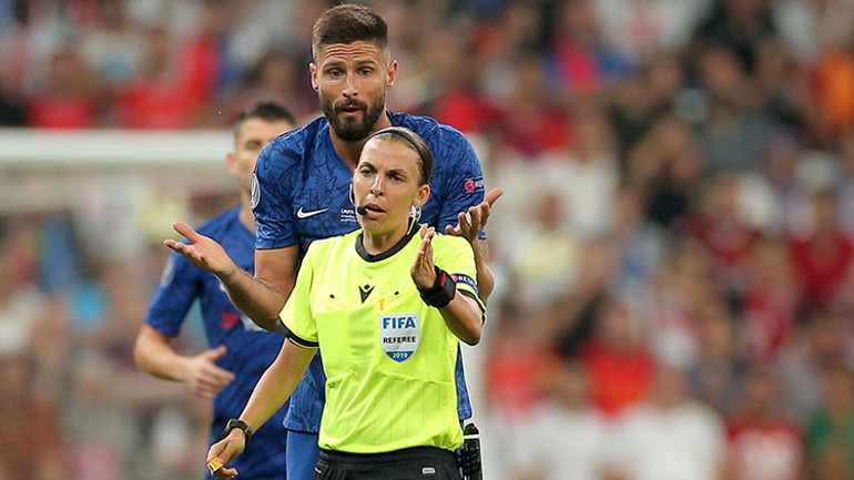 En zor maç ona denk geldi Dünya Kupası yöneten ilk kadın Stéphanie Frappartın hikayesi...