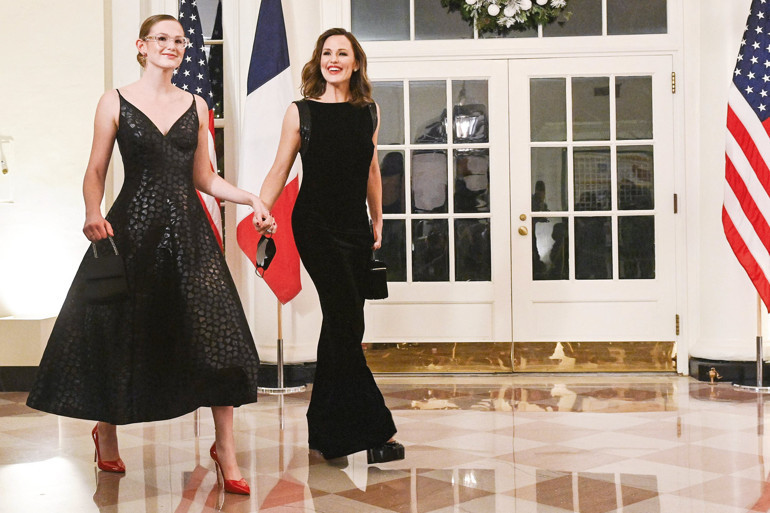 Beyaz Saray’da davet... Biden’a gazoz Macron’a ıstakoz