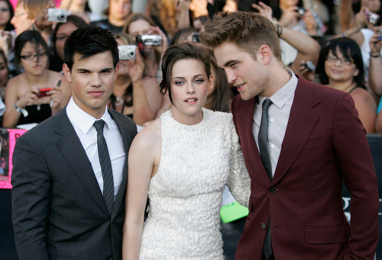 Yakışıklı oyuncu,  hemşire aşkıyla evlendi: Ablası çöpçatanlık yapmıştı