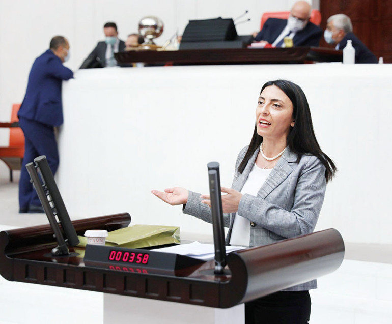 Gri siyasetin renkli yüzleri