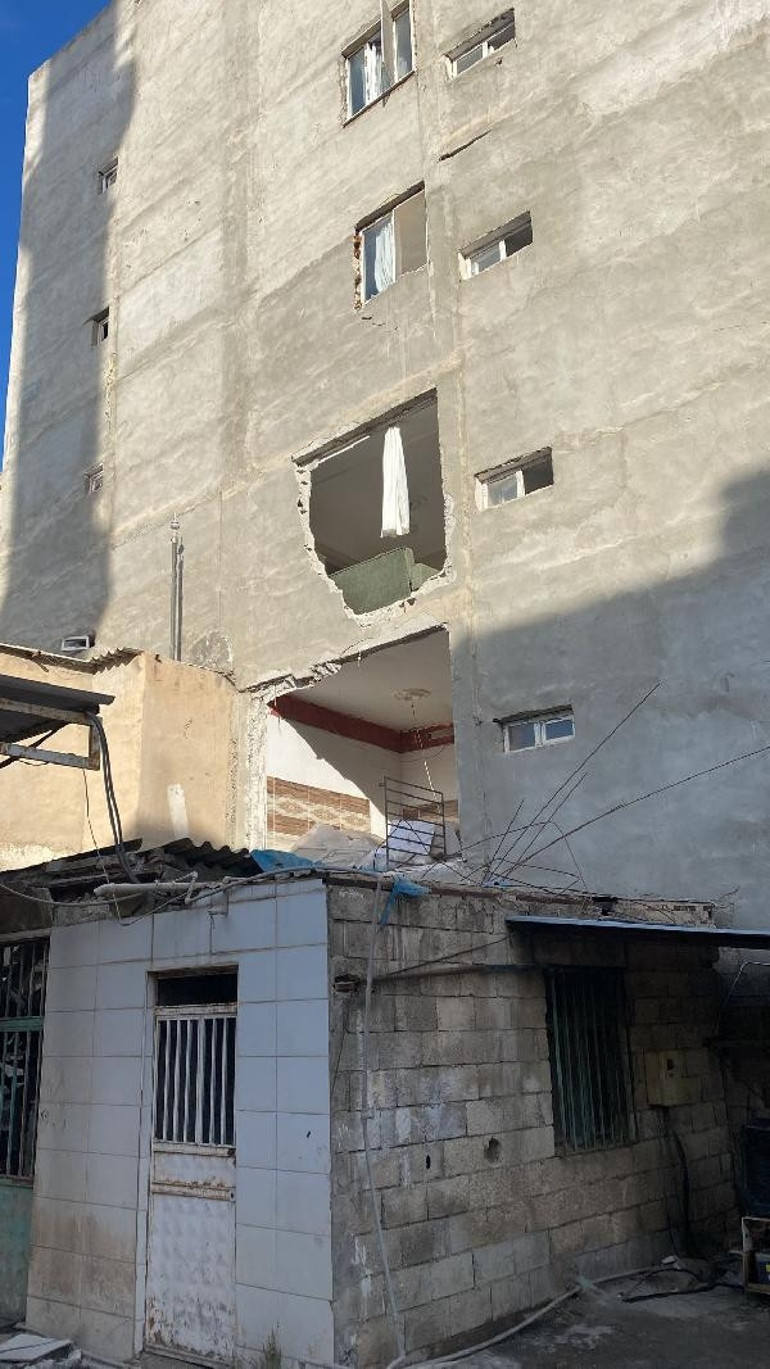 Son dakika... Şanlıurfanın Akçakale ilçesinde 5 katlı apartmanda kalorifer kazanı patladı: 6 yaralı