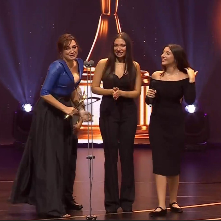 Ödül töreninde duygusal anlar