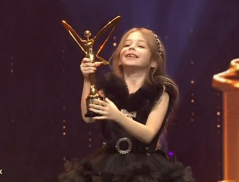 Yılın En İyi Çocuk Oyuncusu Azra Aksudan anlamlı mesaj