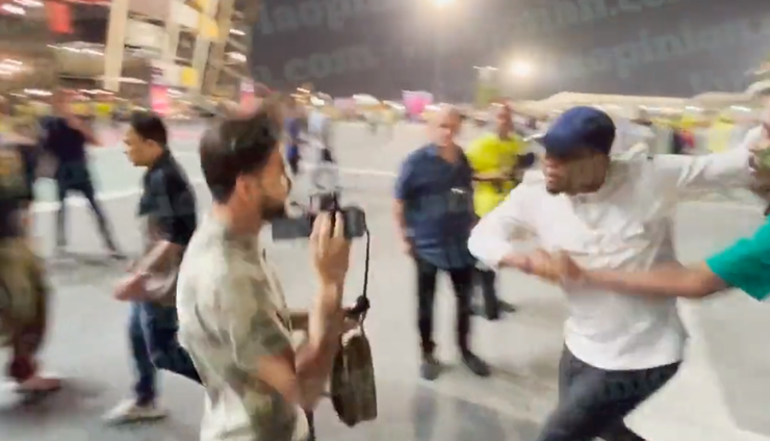 Katarda büyük skandal Samuel Etoo çılgına döndü... Suratına acımasızca tekme attı...