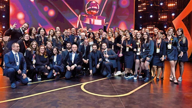 Biz kocaman bir aileyiz