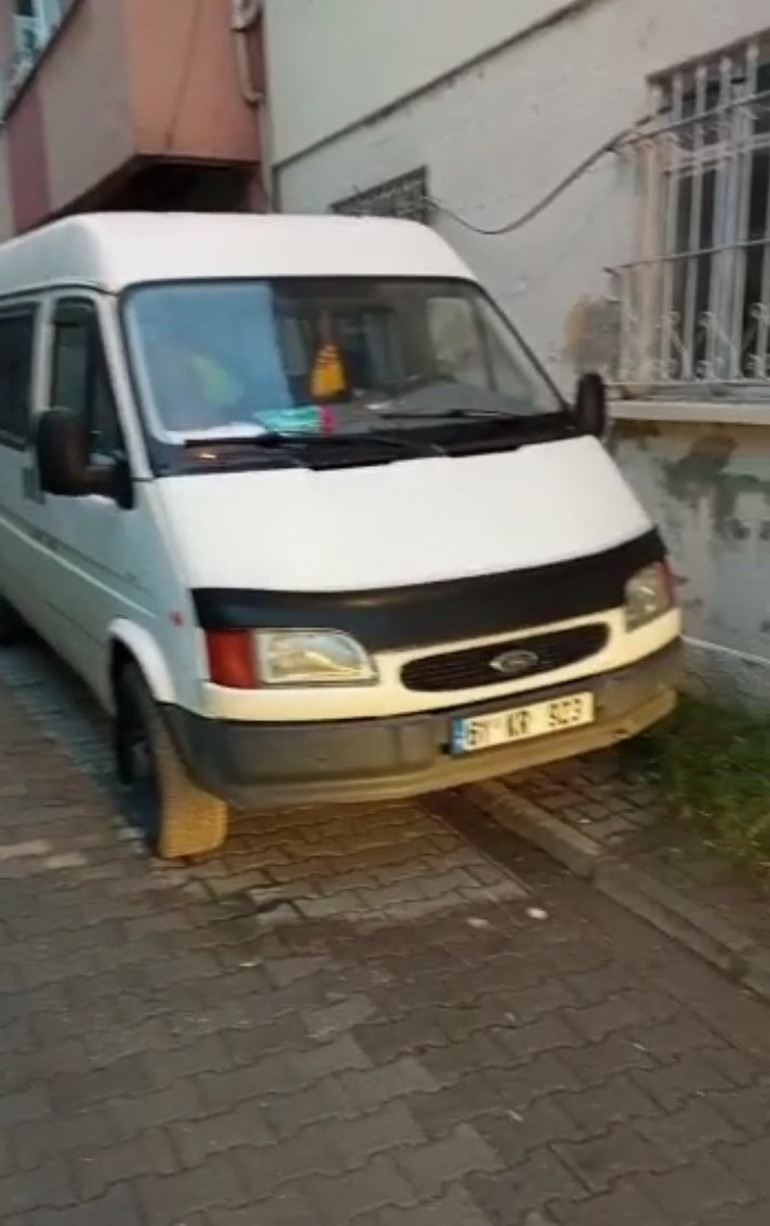 Samsunda ilginç olay Park ettikleri yeri unuttukları minibüsü polis buldu