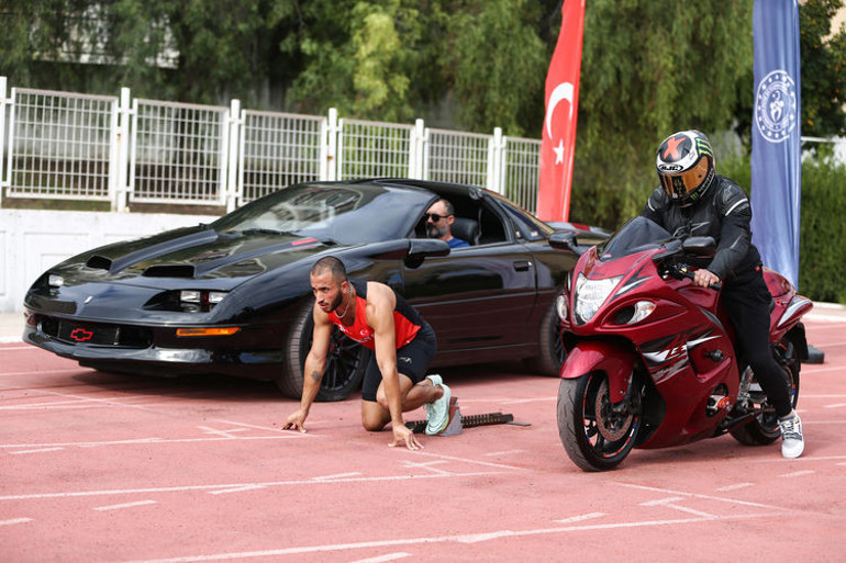 Milli atlet, spor otomobil ve motosikletle yarıştı