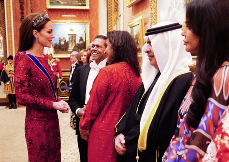 Kayıp taç onun başında ortaya çıktı: ABDdeki eltiye selâm gönderdi