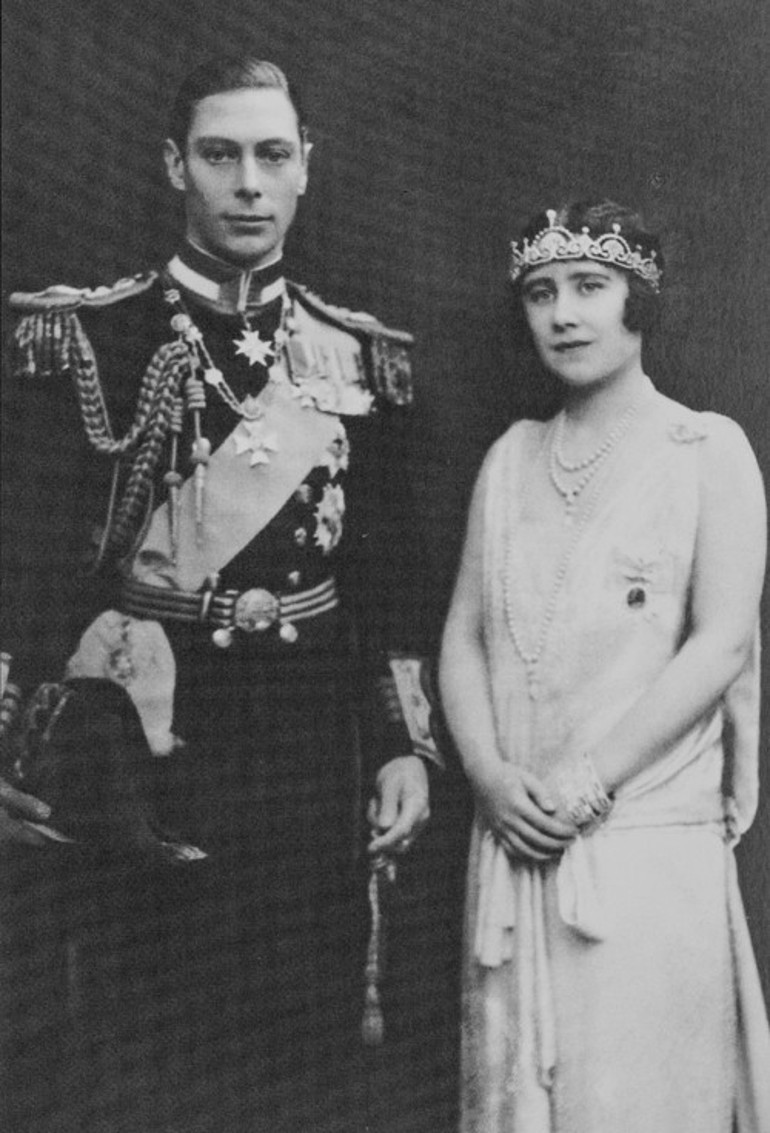 Kayıp taç onun başında ortaya çıktı: ABDdeki eltiye selâm gönderdi