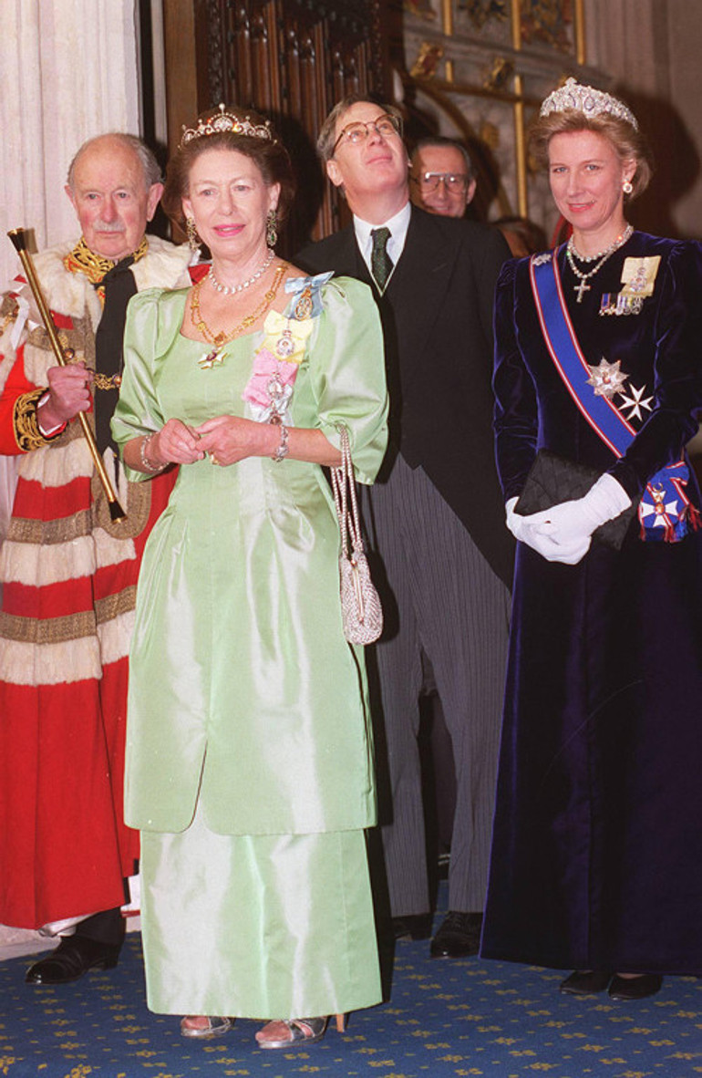 Kayıp taç onun başında ortaya çıktı: ABDdeki eltiye selâm gönderdi