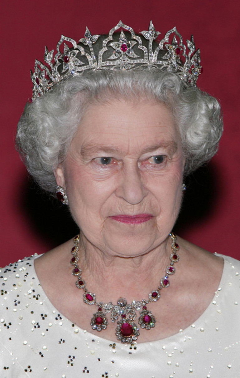 Kayıp taç onun başında ortaya çıktı: ABDdeki eltiye selâm gönderdi