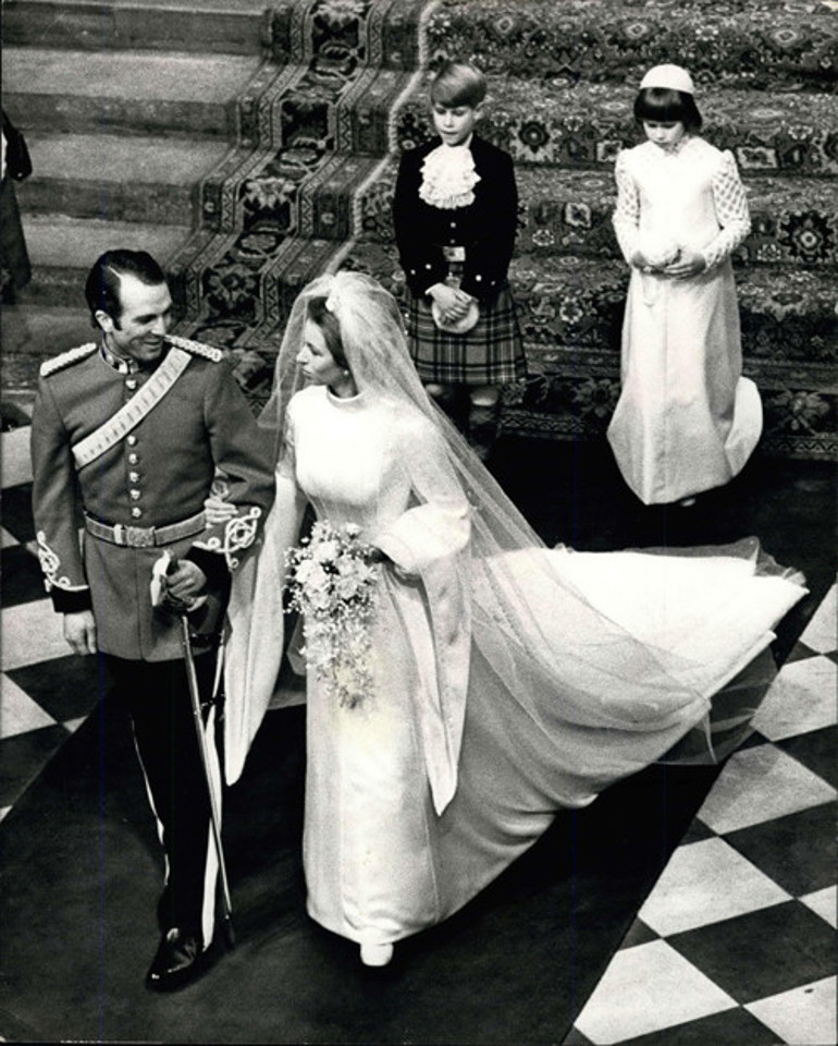 Kayıp taç onun başında ortaya çıktı: ABDdeki eltiye selâm gönderdi