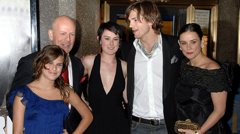 Bruce Willisden haber var: Hastalığı ilerledi ama ailesi ve eski eşi Demi Moore onu bir an bile bırakmıyor