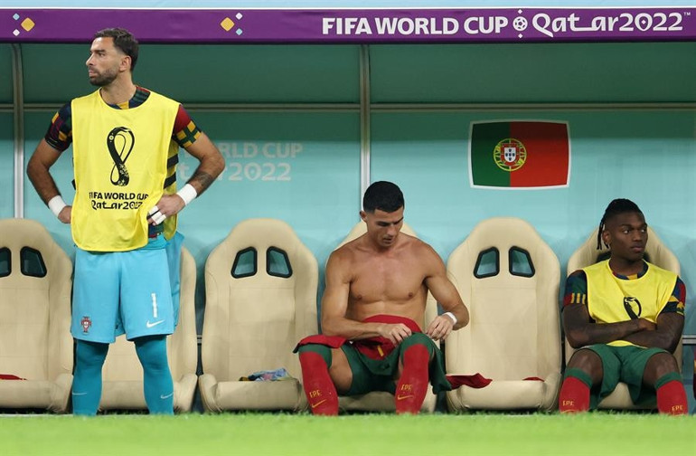 Dünya Kupasında Cristiano Ronaldonun yedek kalması Türk teknik direktörleri ikiye böldü Ben olsam yedek bırakmazdım...