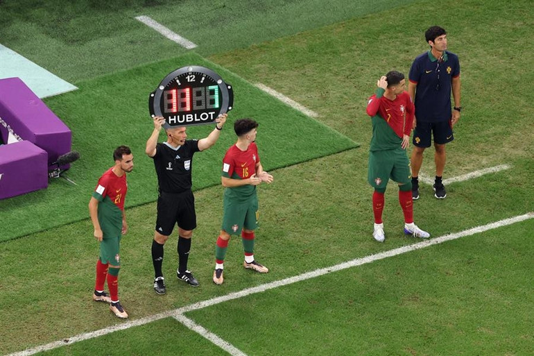 Dünya Kupasında Cristiano Ronaldonun yedek kalması Türk teknik direktörleri ikiye böldü Ben olsam yedek bırakmazdım...