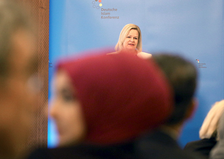 Alman İslam Konferansı’nda yurt dışından gelen imamlar konuşuldu