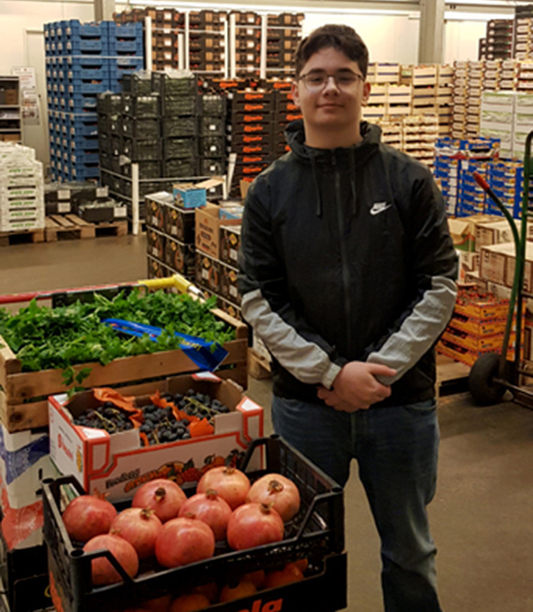 Mannheimlı öğrenciler sıralarını bırakıp yardıma muhtaçlar için çalıştı