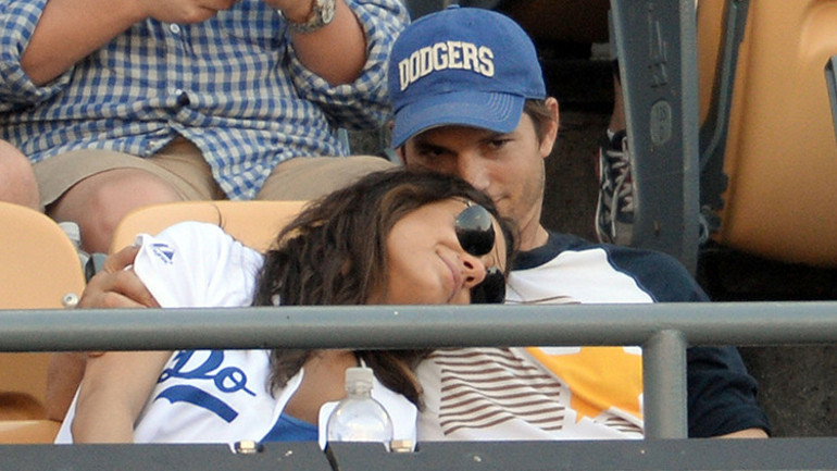 Ashton Kutcher nadir görülen hastalığa yakalandı: Karım hemen yanıma kıvrıldı, çok güzeldi