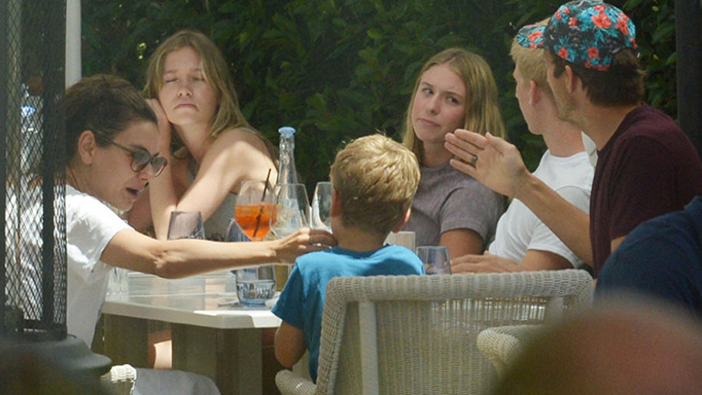 Ashton Kutcher nadir görülen hastalığa yakalandı: Karım hemen yanıma kıvrıldı, çok güzeldi