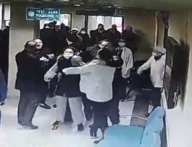 Acil serviste doktoru darp etmişlerdi Görüntüsü çıktı