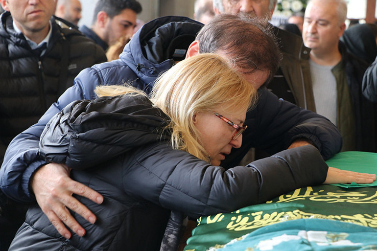 Özge Ulusoyun babasından sonra aynı caddedeki kazada ölen Tuğçe Cırık son yolculuğuna uğurlandı