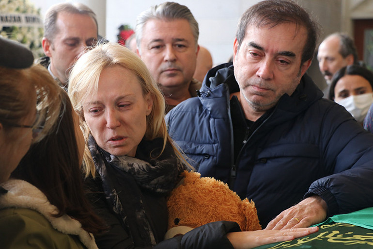 Özge Ulusoyun babasından sonra aynı caddedeki kazada ölen Tuğçe Cırık son yolculuğuna uğurlandı