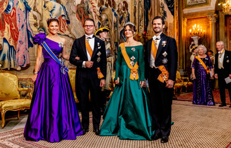 Erotik pozlar verip şöhret peşinde oradan oraya koşuyordu: Hayat ona bir değil dört güzel prens verdi