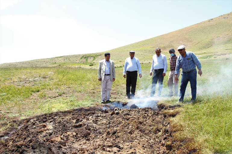 Van’da şaşırtan görüntü Yanan turba toprağından bölgenin iklim geçmişi araştırılacak