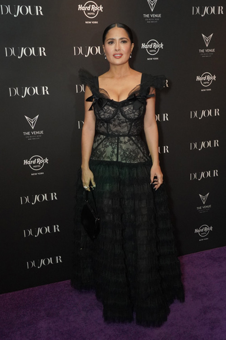 56 yaşında kapak kızı: Yıllar tersine işlemiş