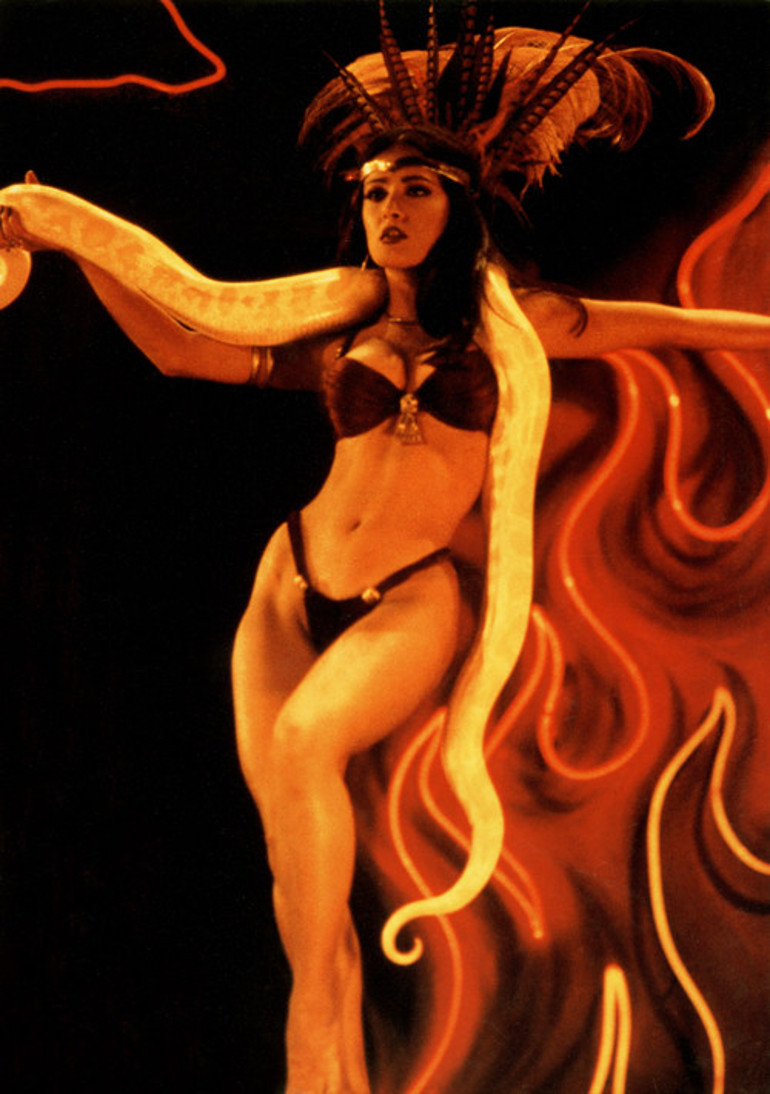 56 yaşında kapak kızı: Yıllar tersine işlemiş