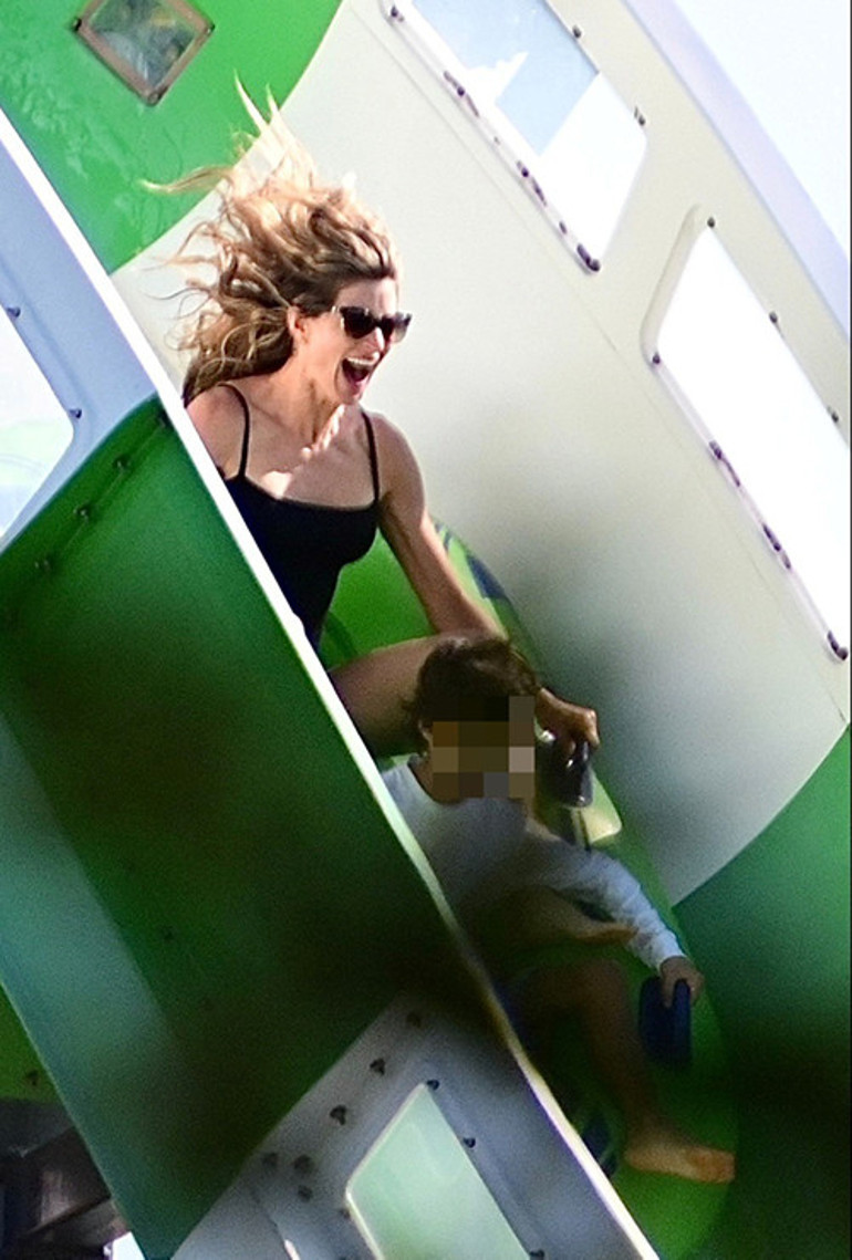 Milyonluk boşanmanın ardından memleketine uçtu: Hoşça kal Tom, ben çocuklarla tatile gidiyorum