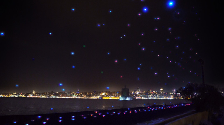 Genshin Impact Türkçe dilinin eklenişini drone ışık gösterisiyle kutladı