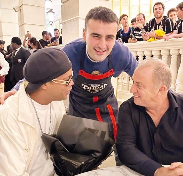 Fatih Terim ve futbol efsanesi Ronaldinho Katarda buluştu