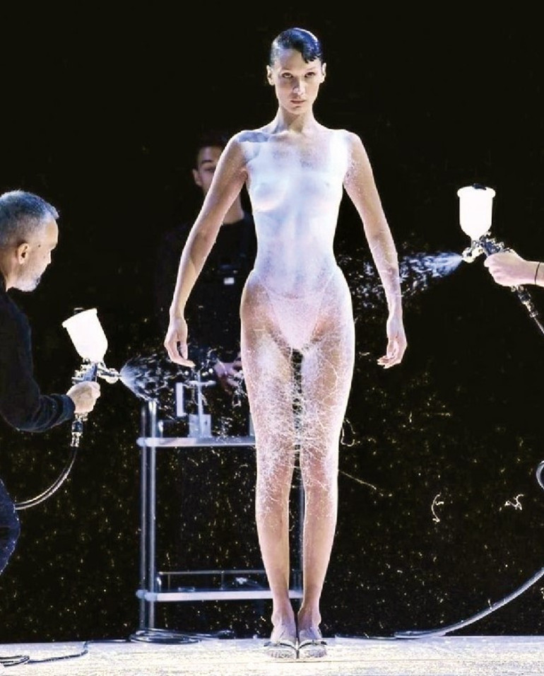 Bu yıl pembe giydik,  Bella’yı takip ettik,  en çok metaverse  kıyafetlerinden etkilendik