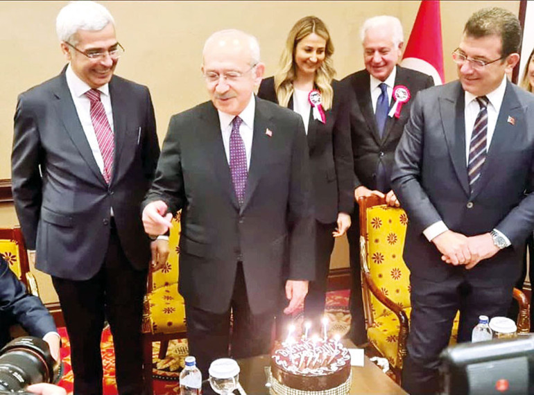 Demokrasi Şurası’nda konuştu: ‘Başkanlarımız haksız şekilde yargılanıyor’