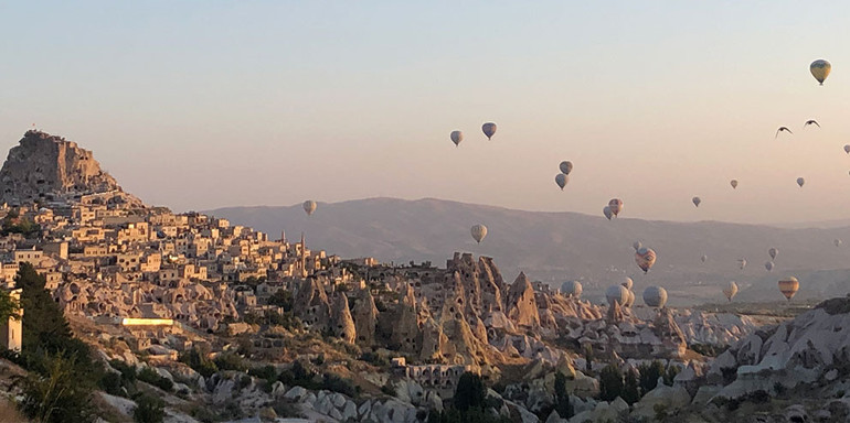 Kapadokya’da rüyalar alemine balon yolculuğu