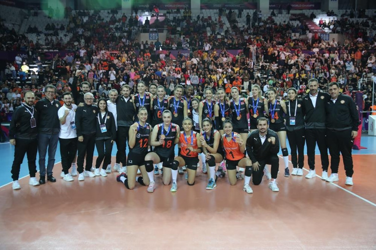 2022 FIVB Kadınlar Kulüpler Dünya Şampiyonasında Eczacıbaşı Dynavit bronz madalya kazandı