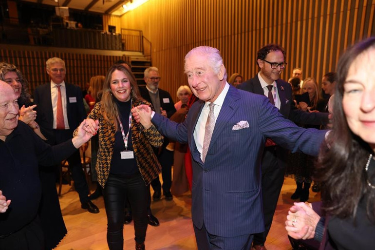Kral Charles’ın keyfine diyecek yok: Harry ve Meghan skandalını geride bıraktı neşeyle dans etti
