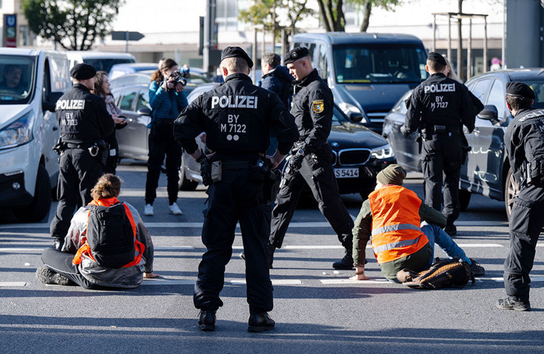 İklim aktivistlerine 3 bin Euro’ya kadar para cezası