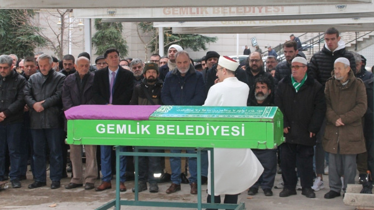 ‘Çaycı Hüseyin Alpaslan Özmolun annesi son yolculuğuna uğurlandı