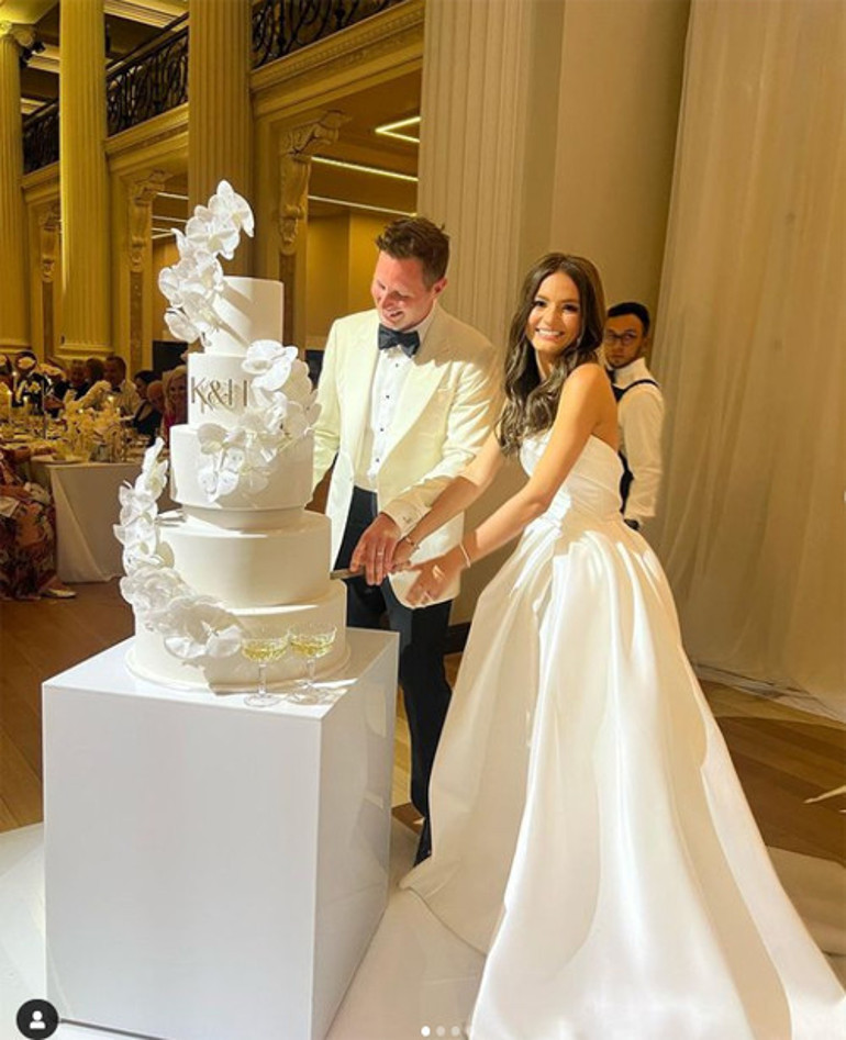 Yılın sosyete düğünü: Eski model, Kamyoncular kralının torunuyla evlendi... Gelin yürüdü, damat ağladı