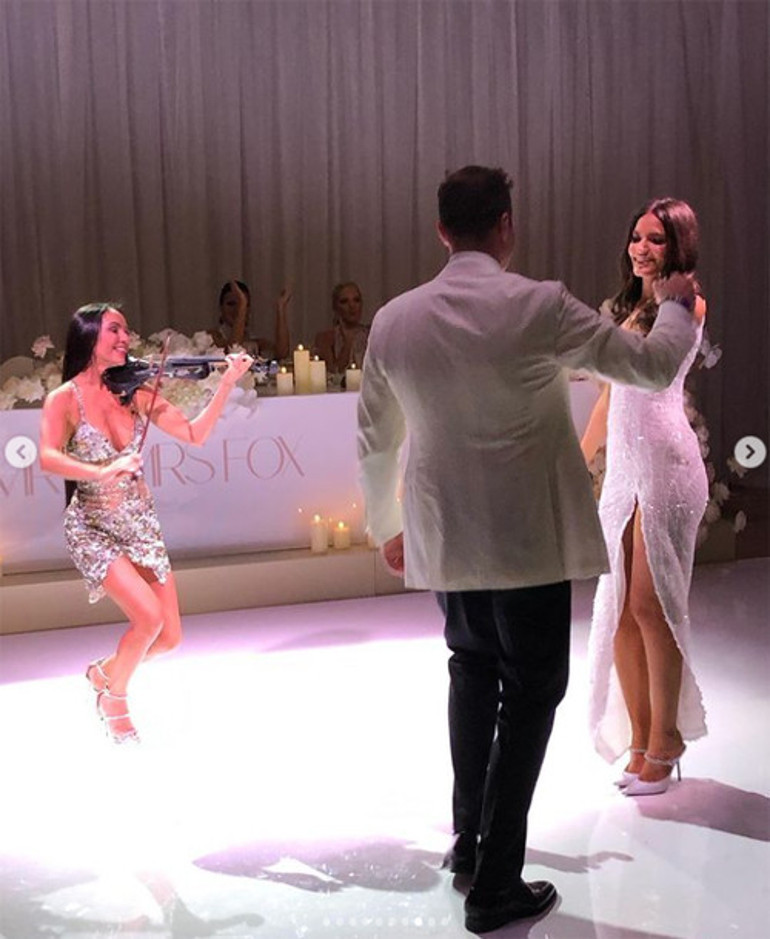 Yılın sosyete düğünü: Eski model, Kamyoncular kralının torunuyla evlendi... Gelin yürüdü, damat ağladı