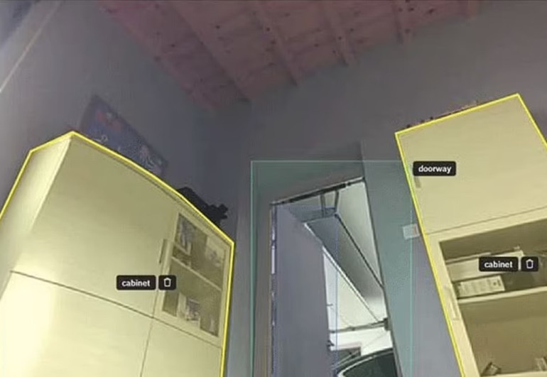 Robot süpürgenin çektiği mahrem görüntüler Facebooka düştü Büyük skandal infiale neden oldu...