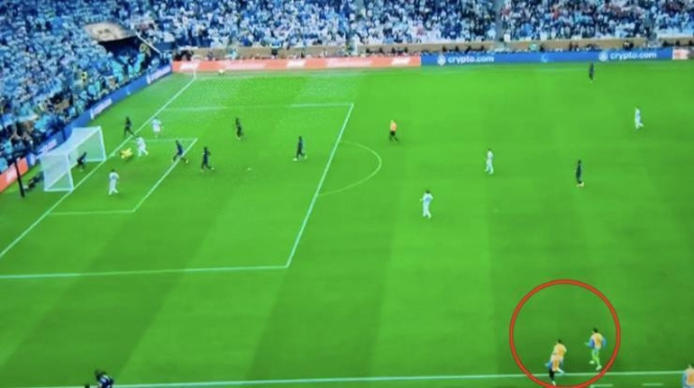 Fransa, Arjantin kalecisi Emiliano Martinezi FIFAya şikayet etti Dünya Kupası finali sonrası Mbappe ile dalga geçmişti...