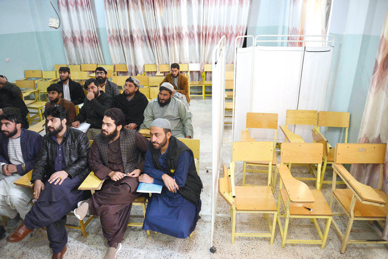 Taliban karanlığına isyan